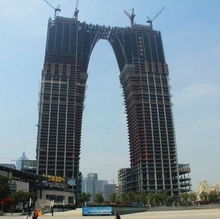 蘇州秋褲樓吞金數(shù)十億元賣(mài)不動(dòng) 尷尬的不止外觀